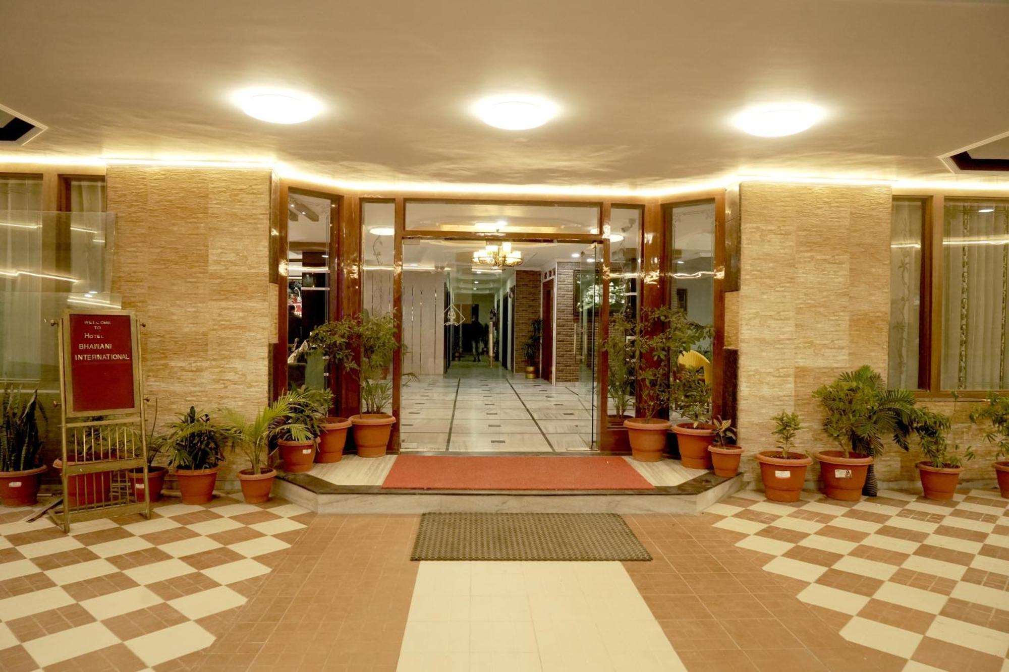 Hotel Bhawani International Katra  Buitenkant foto